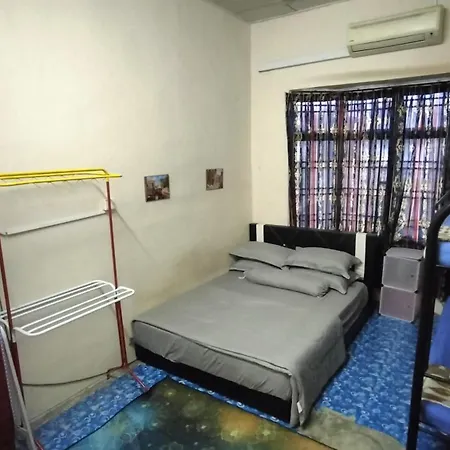 Homestay Melewar Parit Raja Exterior photo