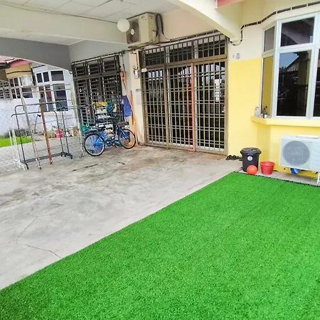 Homestay Melewar Parit Raja Exterior photo